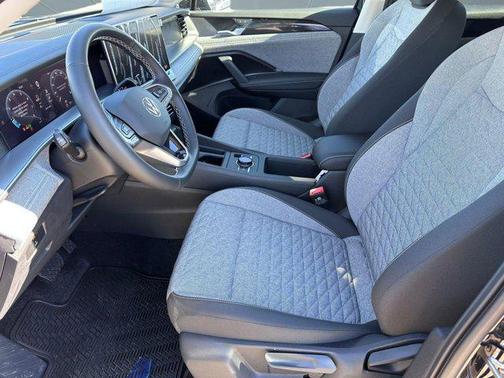 Deep Black Pearl exterior 2026 Volkswagen Tiguan 2.0T S