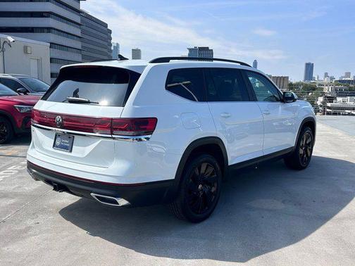 2025 Volkswagen Atlas 2.0T SE w/Technology