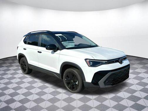 2025 Volkswagen Taos 1.5T SE Black