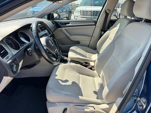 2017 Volkswagen Golf SportWagen TSI S