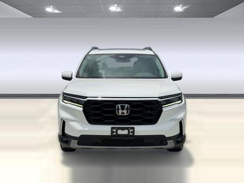 Platinum White Pearl 2024 Honda Pilot Touring 8-Passenger