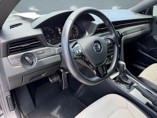 Deep Black Pearl 2022 Volkswagen Passat 2.0T R-Line