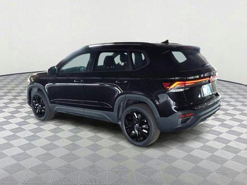 2025 Volkswagen Taos 1.5T SE Black