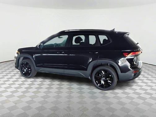 2025 Volkswagen Taos 1.5T SE Black