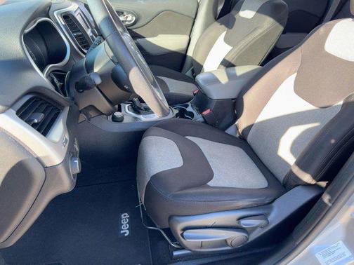 2014 Jeep Cherokee Sport