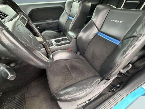 B5 Blue Pearlcoat 2009 Dodge Challenger SRT8