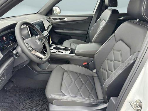 2025 Volkswagen Atlas Cross Sport 2.0T SE w/Technology