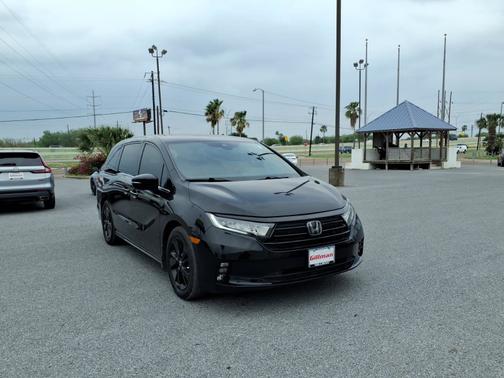 Crystal Black Pearl 2023 Honda Odyssey