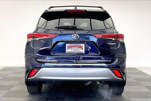 2023 Toyota Highlander Hybrid Platinum