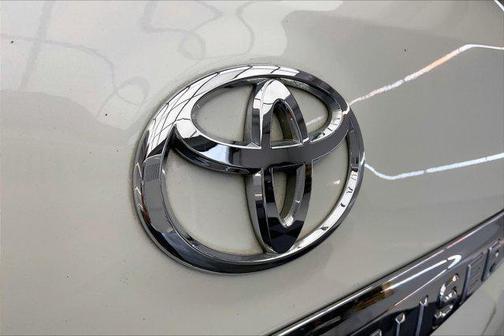 2015 Toyota Land Cruiser Base