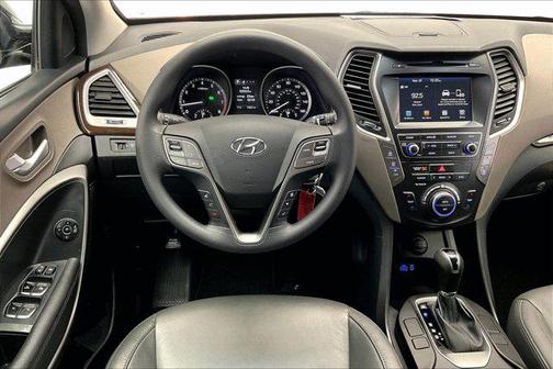 2017 Hyundai SANTA FE SE