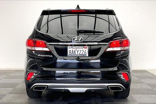 2017 Hyundai SANTA FE SE