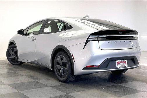 2025 Toyota Prius L