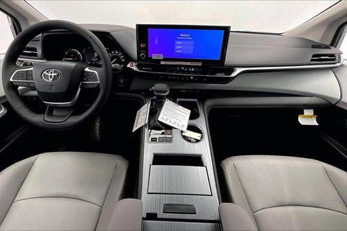 2025 Toyota Sienna XLE