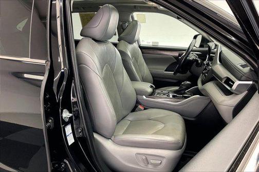 2021 Toyota Highlander Hybrid Platinum