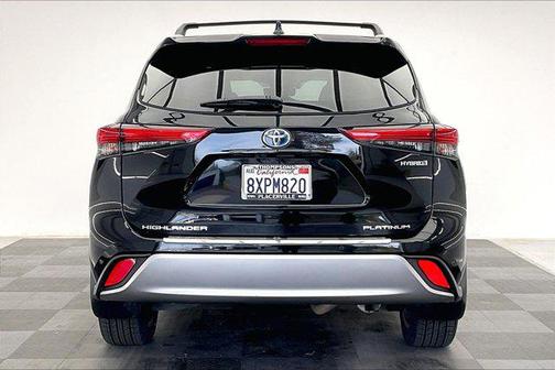 2021 Toyota Highlander Hybrid Platinum