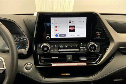 2025 Toyota Highlander Hybrid XLE