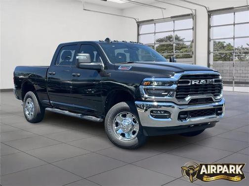 2025 RAM 2500 Tradesman Crew Cab 4x4 6'4' Box