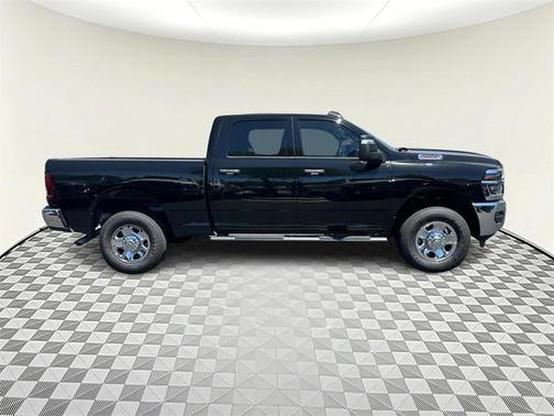2025 RAM 2500 Tradesman Crew Cab 4x4 6'4' Box