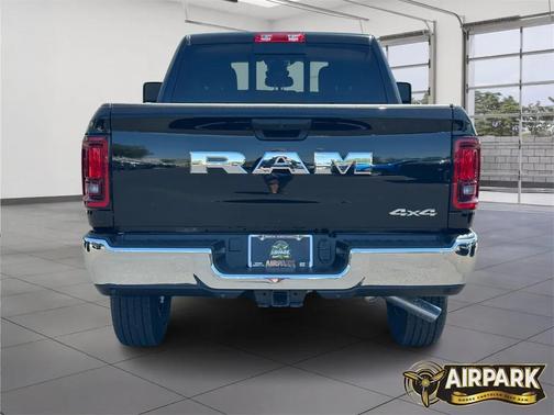 2025 RAM 2500 Tradesman Crew Cab 4x4 6'4' Box