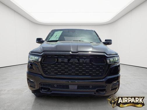 Diamond Black Crystal Pearlcoat 2026 RAM 1500 Big Horn/Lone Star