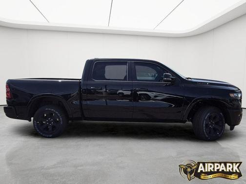 Diamond Black Crystal Pearlcoat 2026 RAM 1500 Big Horn/Lone Star