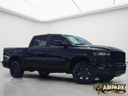 Diamond Black Crystal Pearlcoat 2026 RAM 1500 Big Horn/Lone Star