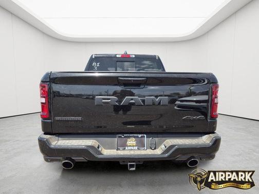 Diamond Black Crystal Pearlcoat 2026 RAM 1500 Big Horn/Lone Star