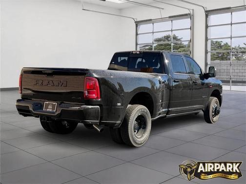 2026 RAM 3500 Laramie Crew Cab 4x4 8' Box