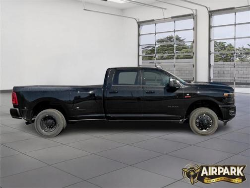 2026 RAM 3500 Laramie Crew Cab 4x4 8' Box