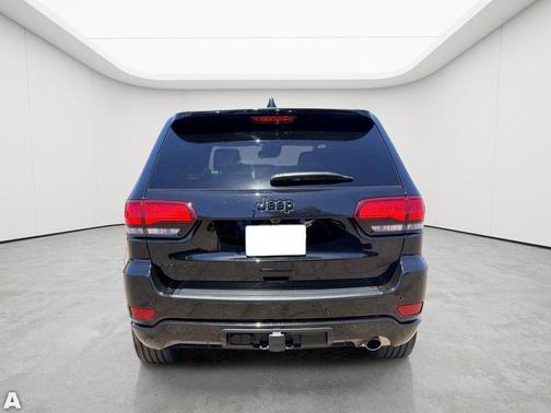 Diamond Black Crystal Pearlcoat 2022 Jeep Grand Cherokee Laredo
