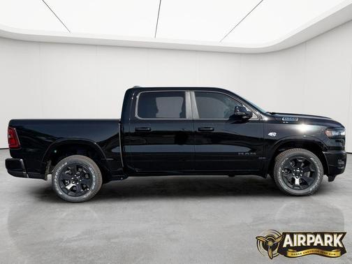Diamond Black Crystal Pearlcoat 2026 RAM 1500 Big Horn/Lone Star