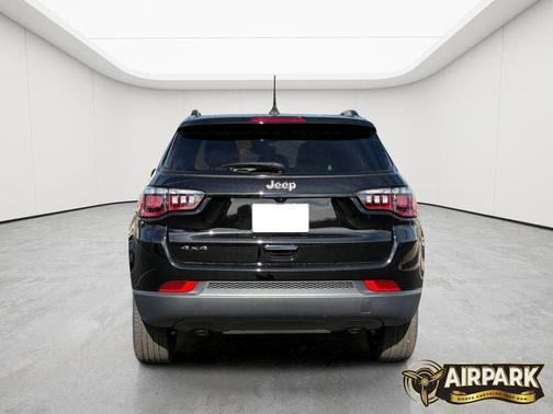 Diamond Black Crystal Pearlcoat 2026 Jeep Compass Latitude