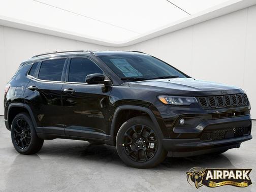 Diamond Black Crystal Pearlcoat 2026 Jeep Compass Latitude