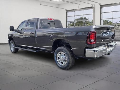2025 RAM 2500 Tradesman Crew Cab 4x4 8' Box