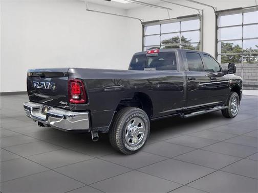 2025 RAM 2500 Tradesman Crew Cab 4x4 8' Box