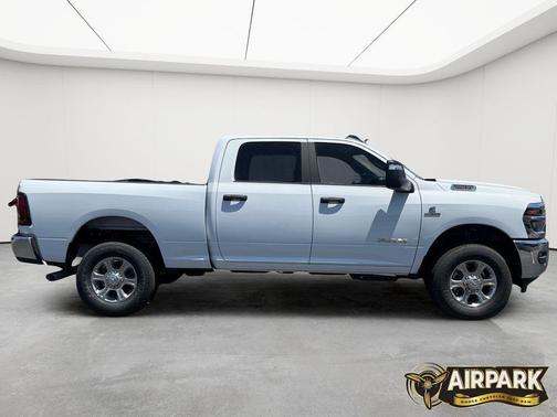 Bright White Clearcoat 2026 RAM 2500 Big Horn Crew Cab 4x4 6'4' Box