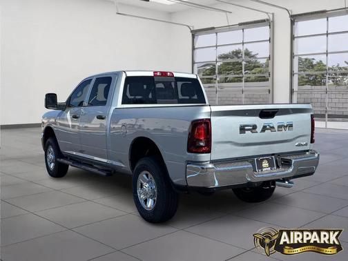 2026 RAM 3500 Tradesman Crew Cab 4x4 6'4' Box