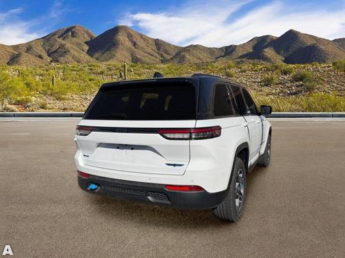 Diamond Black Crystal Pearlcoat 2023 Jeep Grand Cherokee 4xe Trailhawk