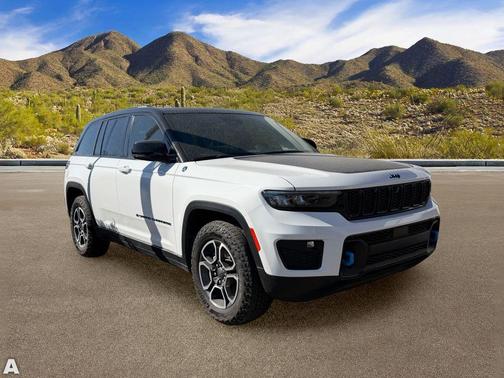 Diamond Black Crystal Pearlcoat 2023 Jeep Grand Cherokee 4xe Trailhawk