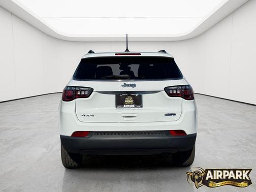 Bright White Clearcoat 2026 Jeep Compass Latitude