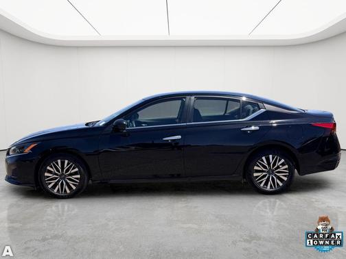 Super Black Clearcoat 2025 Nissan Altima 2.5 SV