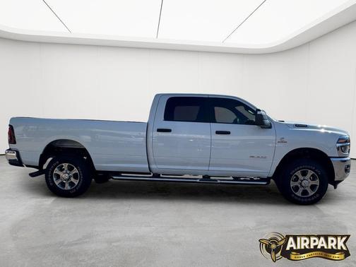 Bright White Clearcoat 2026 RAM 2500 Big Horn Crew Cab 4x4 8' Box