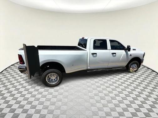 2025 RAM 3500 Tradesman Crew Cab 4x4 8' Box