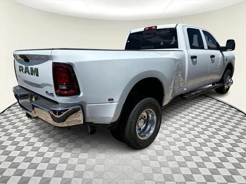 2025 RAM 3500 Tradesman Crew Cab 4x4 8' Box
