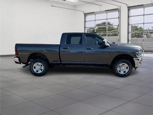 2025 RAM 2500 Tradesman Crew Cab 4x4 6'4' Box
