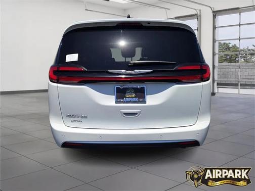 2024 Chrysler Pacifica L