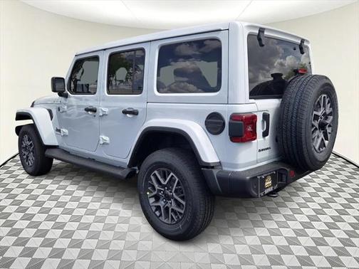 2025 Jeep Wrangler 4-Door Sahara 4x4