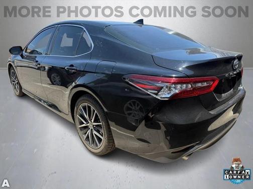2022 Toyota Camry Hybrid XLE