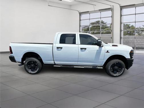2025 RAM 2500 Tradesman Crew Cab 4x4 6'4' Box